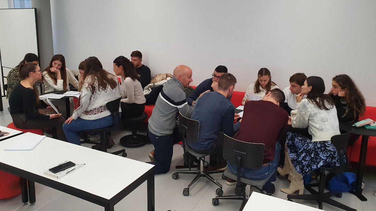 3rd Day - Intensive Program on #VirtualReality of 🌍ITSHEC project. Students work in groups to build their own Immersive Learning Experience📹 to improve #TransversalSkills.

#ImmersiveTechnologies @UPFBarcelona @Metropolia @HrUnist #Esimar @ImmersiumStudio @UOCuniversitat
