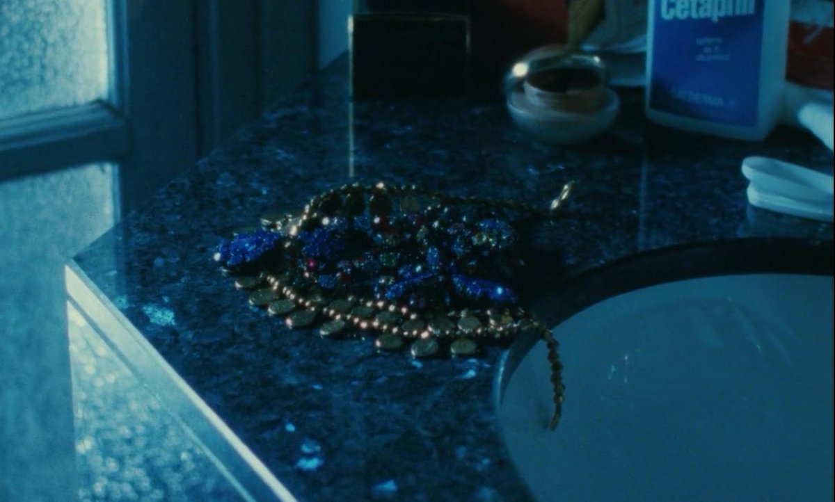 TheCinesthetic's tweet photo. Irma Vep (1996) dir. Olivier Assayas
https://t.co/08ApA8IZVy