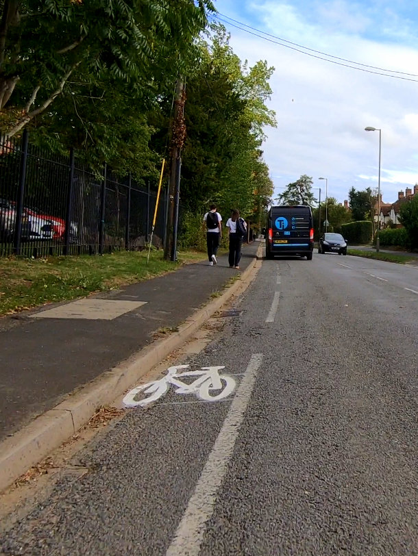 claydenizen's tweet photo. @THINKgovuk When will councils stop doing this..?
#PaintIsNotInfrastructure
#schoolstreets
#GutterLane
#Closepass
#Oxfordshire https://t.co/RiTeqAXJPj