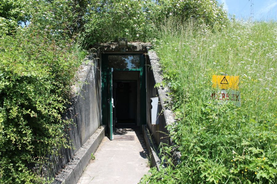 WaltervanTeeffe's tweet photo. Beleef de Nationale Commandobunker BB op Lunet 1 https://t.co/MrtHV0NBLB #commandobunker #Lunet1 #Utrecht #BB #KoudeOorlog @Waterlinie_NHW @waterliniesNL #waterlinie @stichting_ceko @duicnl @ifthenisnow https://t.co/CZzQ33lFuH