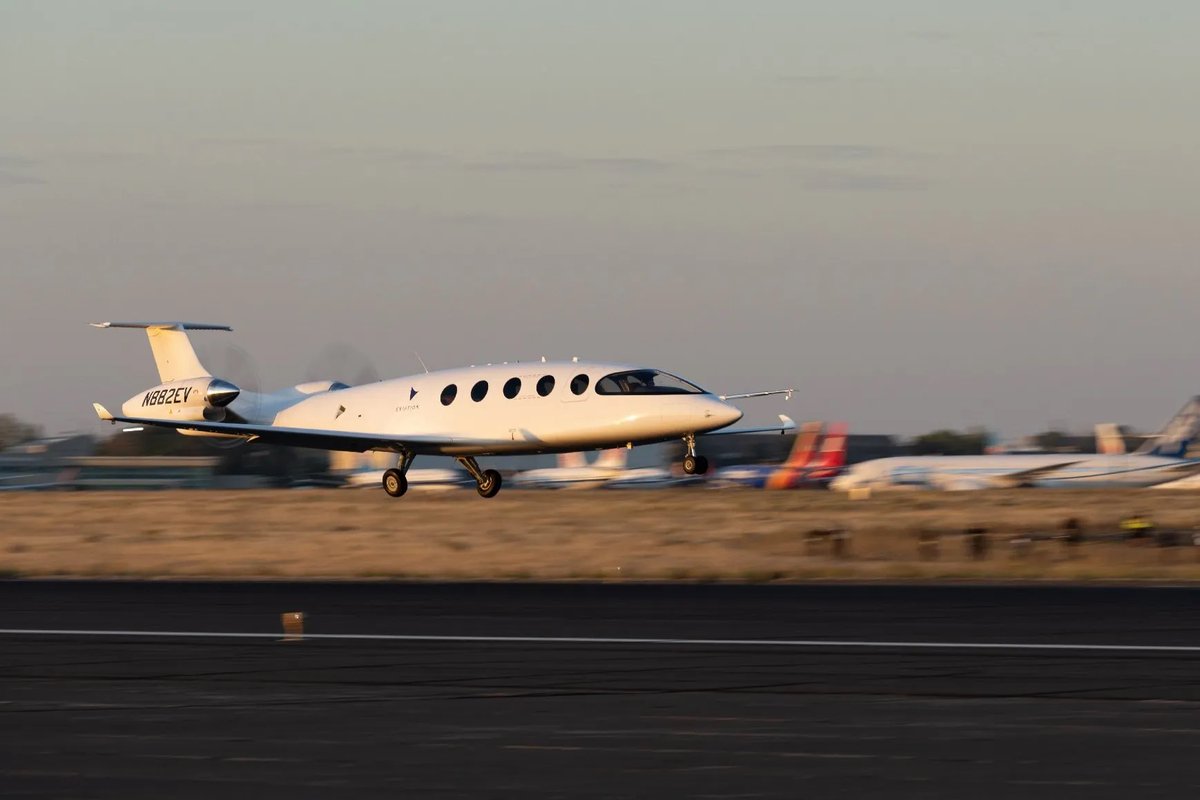 aviation_report's tweet photo. L'aereo "Alice" fully-electric e ad emissioni zero ha compiuto il primo volo con anche l'italiana MAGROUP impegnata nel progetto.
https://t.co/h3uADwo5AE

📸 Eviation Aircraft

#avgeek #aviation #aviationdaily @EviationAero @MAGroup15 https://t.co/PDjIqIcOeb