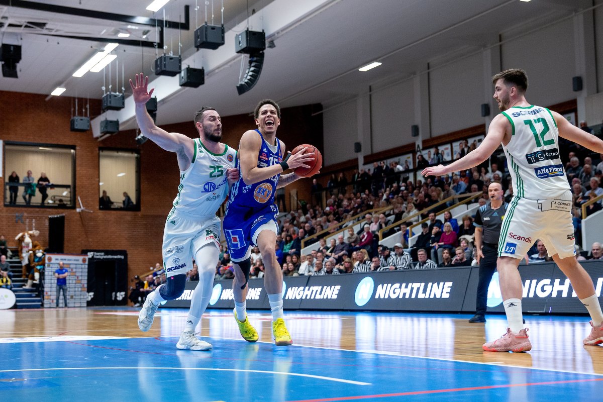 Jämtland vinner i Södertälje med 58-83 efter framförallt ett starkt försvarsspel genom hela matchen

jamtlandbasket.se/article/91mlal…