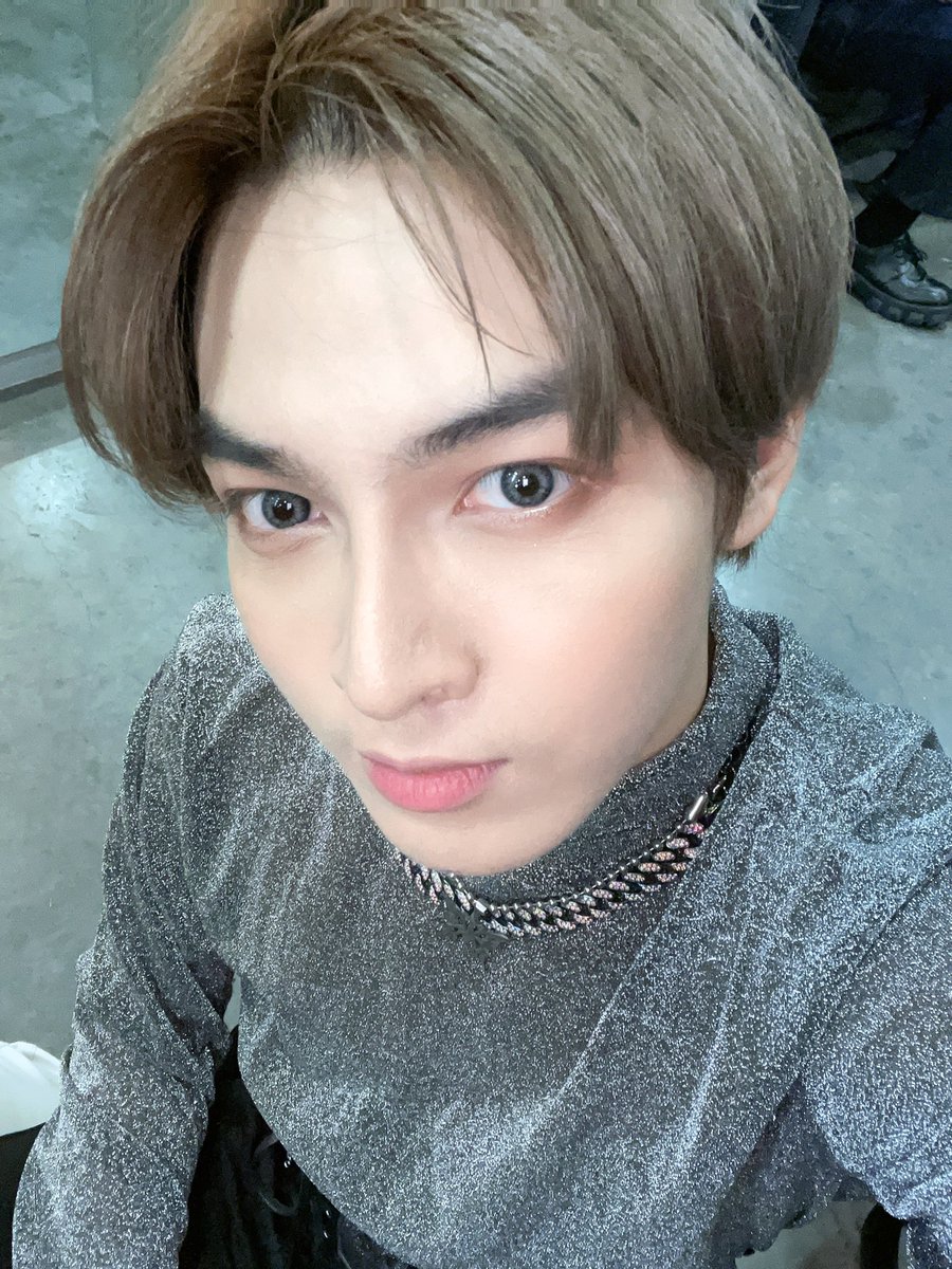 frnzchuaa's tweet photo. hiii happy 9th i luv u all sm

SIYAMahan WITH VIXIES
#VixualDay #VXON
@vxonofficial https://t.co/F7W0YgFnkh