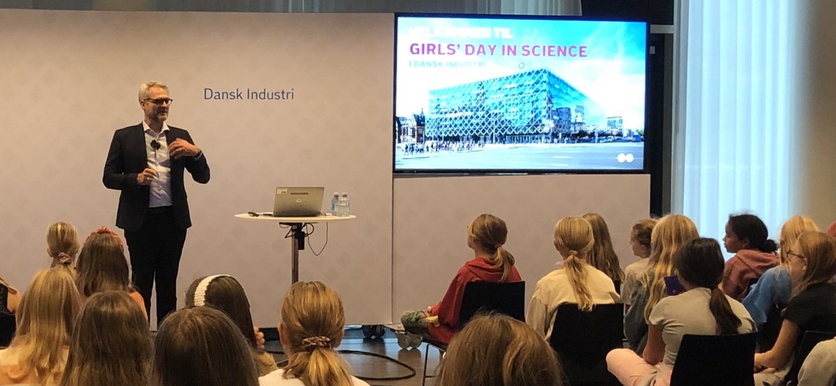 J_TovgaardOlsen's tweet photo. Mikkel Haarder #mhaarder åbner Girls Day in Science #gdis i DI @DIBusinessdk og udtrykker håb om at dagen idag, hvor de ca. 100 piger møder danske spacevirksomheder #space #esero, bliver inspireret til at arbejde med science i fremtiden. #nvhus https://t.co/91bUZByRYJ