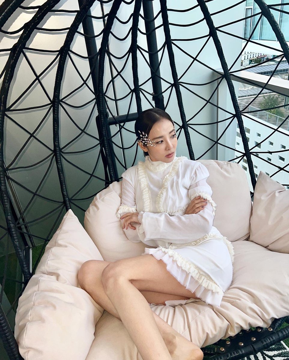 krungy21's tweet photo. 발망쇼 가기전🤍 #Dara in #Paris https://t.co/WcDykPVqOs
