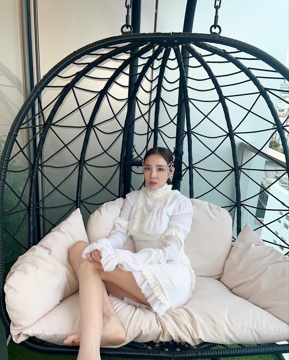 krungy21's tweet photo. 발망쇼 가기전🤍 #Dara in #Paris https://t.co/WcDykPVqOs