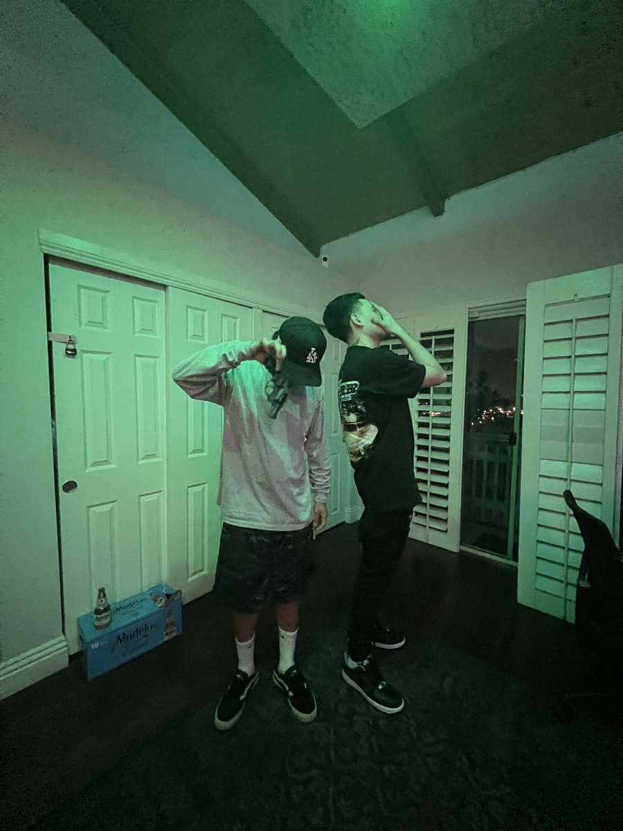 isaacv_13's tweet photo. I AINT WORRIED BOUT A THING MY LIL BRO GON ROB EM https://t.co/fDGFnR4e1Y