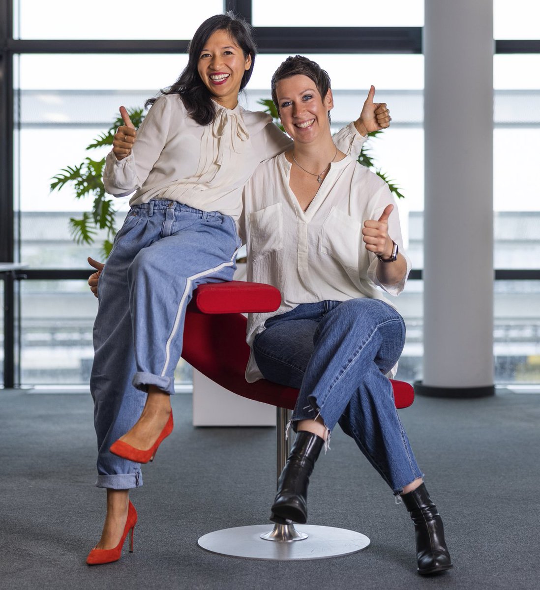 vodafone_medien's tweet image. #Führung im Doppel! 👭 Das machen bei uns Anni und Caren. Die beiden teilen sich eine Führungsposition. Eine Stelle - 200% Motivation, Erfahrung und Skills. 🙌 Über Teamarbeit, Tools und Tipps haben sie im @gd_women Interview gesprochen. 👉 vod.af/9t2jnl #Jobsharing