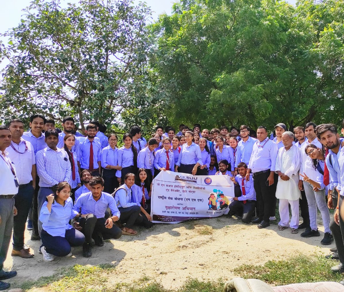 SATYAPR98234837's tweet photo. ‘हमने यह ठाना है, घर-घर पेड़ लगाना है’
NSS Unit 03 of GL Bajaj Institute of Technology &amp; Management organized A TREE PLANTATION DRIVE on the occasion of Gandhi Jayanti and World Nature Day.
@NSSglbajaj @_NSSIndia @NSSRDLucknow @SATYAPR98234837 
#GandhiJayanti #treeplantation https://t.co/P3JofEyOW6