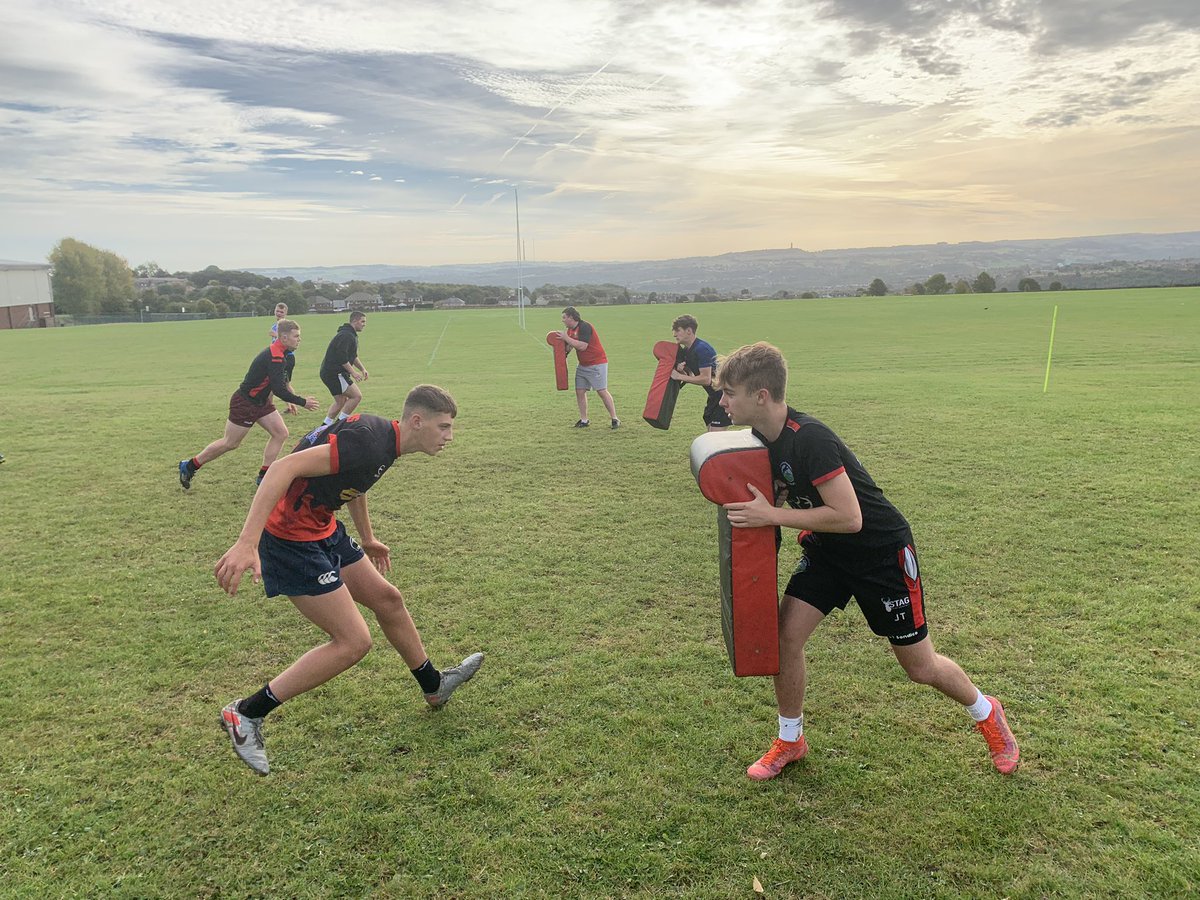 Monday’s training for the boys - a bit of tackle tech &amp; contact 🏉🏃💪🎯 <a href="/hncsport/">HNC Sports Dept</a> <a href="/huddnewcoll/">HNC</a>