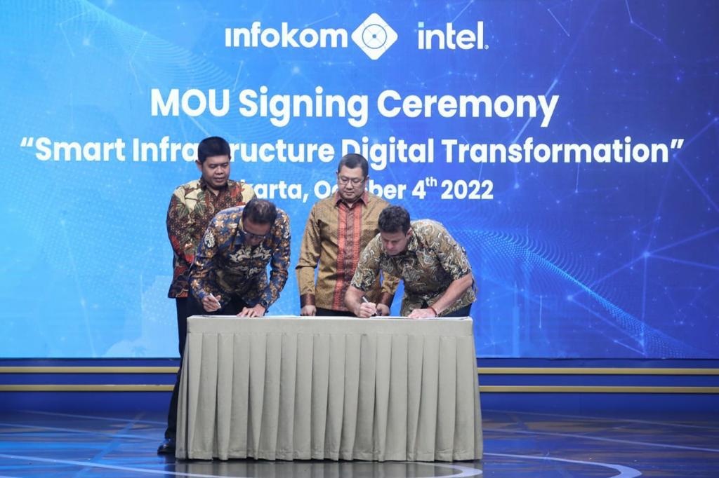 Hary_Tanoe's tweet photo. 𝗧𝘂𝗲𝘀𝗱𝗮𝘆, 𝟰 𝗢𝗰𝘁 𝟮𝟬𝟮𝟮: MoU signing between Intel Corp. and MNC Group in the area of Smart Infrastructure and Digital Solutions.

We hope this cooperation will give significant benefits for both parties. #HT

#HaryTanoesoedibjo #SteveLong #Infokom #Intel https://t.co/4ap2niV7AA