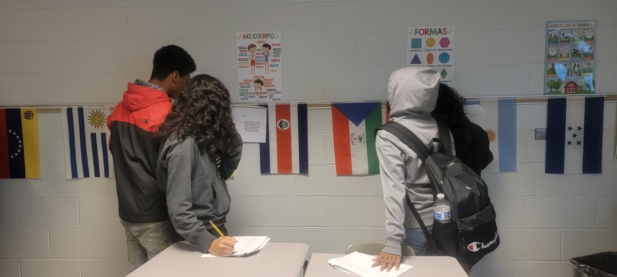 MsCuevasBF's tweet image. @MsCuevasGWCL My kids having fun while learning! They went on a virtual tour, made research, worked on lessons, created art, collaborated as a team to complete a Hispanic Heritage Month scavenger hunt, gallery walk and much more! @MeadeMSAACPS  #yestolearning #proudteacher