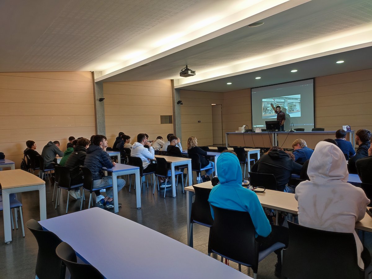 BidebietaFol's tweet photo. Ayer, #demabizkaia estuvo en @Bidebieta, presentando el concurso de ideas #enpresari. Al mismo tiempo, un emprendedor de @PortuMusika nos contó su experiencia. Eskerrik asko! @Bidebieta_FM, @BidebietaL, @AdgBidebieta, @BidebietaFol, @Bidebieta_Ele https://t.co/Es1F3K7K5T