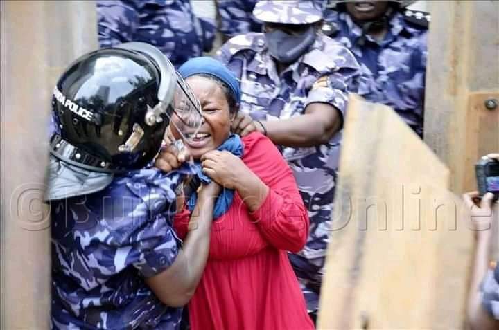 BashirKawuma's tweet photo. @EUinUG @Europarl_EN @PoliceUg @JanSadek @GuillaumEUG @eu_eeas @GovUganda @UgandaMediaCent @GCICUganda @UgandaMFA Why then these words aren't followed with serious actions agaisnt all human rights violators in the illegitimate Gov't of dictator Museveni? Justice delayed is Justice denied!
@UN @UNWatch @UN_HRC @UNHumanRights @EU @UKParliament @POTUS @hrw @IntlCrimCourt
#EndTortureIn🇺🇬🙌🏽 https://t.co/XFjruRdmhO