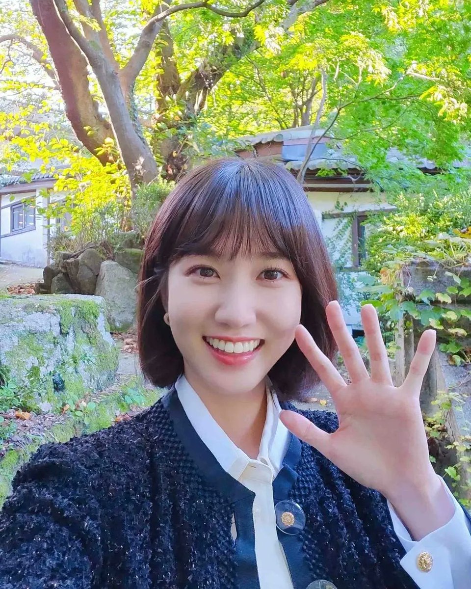 kdramatreats's tweet photo. the prettiest 💛 https://t.co/4LolKQZNAs