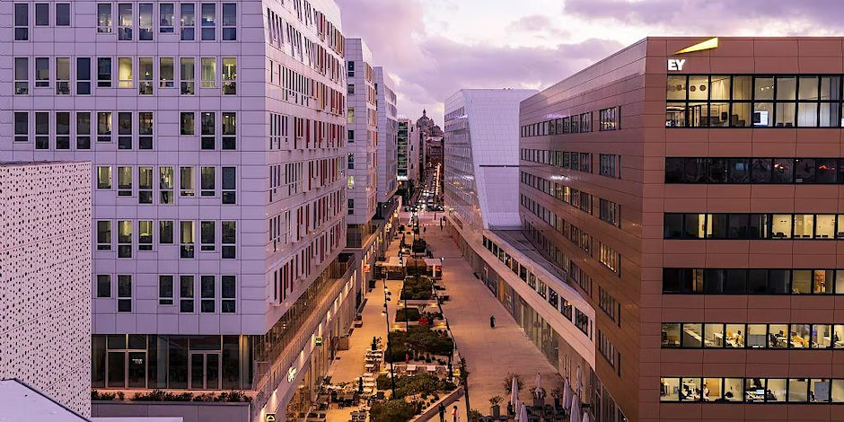 ⭕ L’Etablissement Public d’Aménagement <a href="/Euromed_MRS/">Euroméditerranée</a>, en partenariat avec l’<a href="/adi_france/">ADI France</a>, vous propose d'assister à la 𝗽𝗿é𝘀𝗲𝗻𝘁𝗮𝘁𝗶𝗼𝗻 𝗱𝘂 𝟮è𝗺𝗲 𝗯𝗮𝗿𝗼𝗺è𝘁𝗿𝗲 𝗱𝗲𝘀 𝗶𝗺𝗽𝗹𝗮𝗻𝘁𝗮𝘁𝗶𝗼𝗻𝘀 𝘁𝗲𝗿𝘁𝗶𝗮𝗶𝗿𝗲𝘀 𝗲𝗻 𝗙𝗿𝗮𝗻𝗰𝗲, à La Coque !