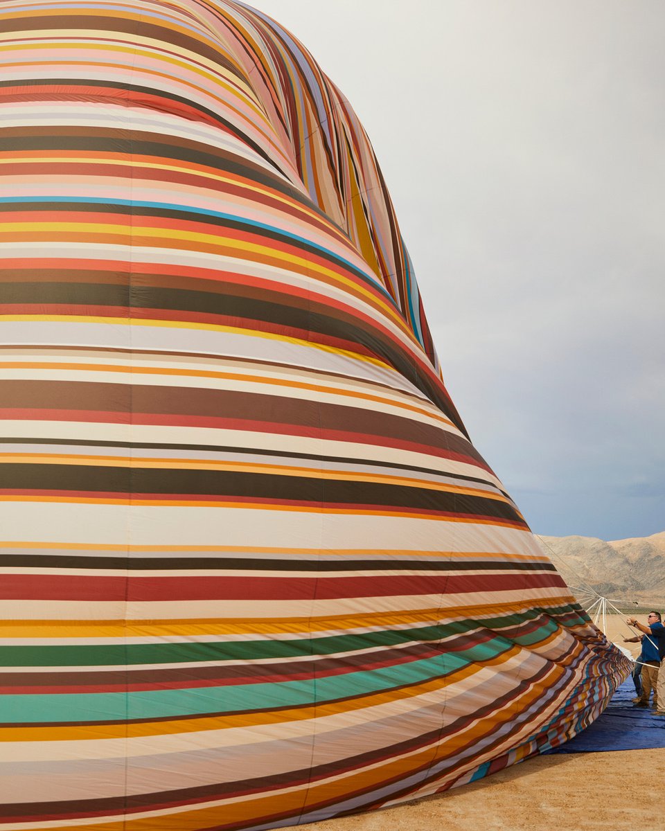 PaulSmithDesign's tweet photo. Truly signature looks from James Acai who joined us on our latest balloon flight in the Mojave Desert. About an hour’s drive from the bright lights of Las Vegas, the peaceful spot was picked for its awe-inspiring beauty and tranquil environs. https://t.co/6ifRugNo4i https://t.co/0JOjHHGpbL