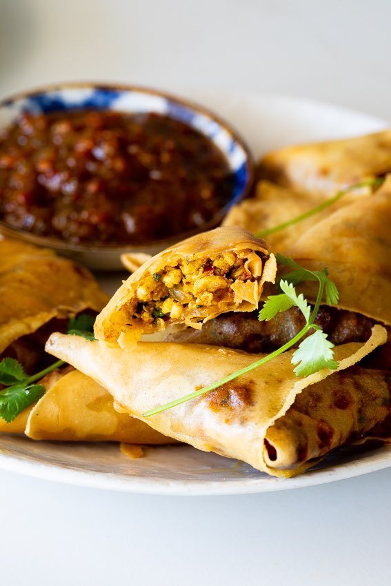 Introducing the newest item to our menu of saucy samosas, the PINEAPPLE CHICKEN SAMOSA!
Let the sweet &amp; succulent flavour of these scrumptious samosas take your tastebuds to a place they have never been before. 

6 pack - 20k
12 pack - 30k 

WhatsApp [+256789214240] for delivery