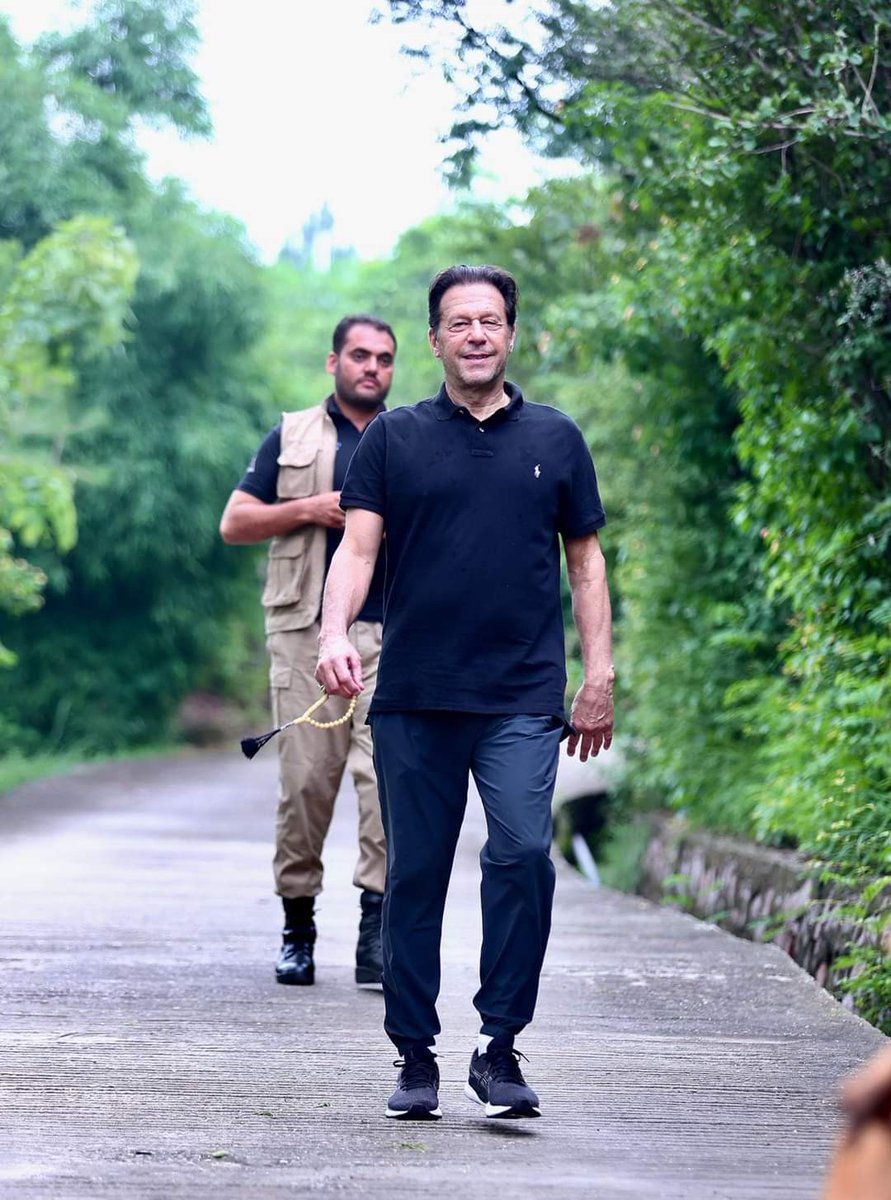 ArifAlvi98's tweet photo. Wish u A very very happy birthday to our Great leader&amp;our Prime Minister Imran khan,May Allah always keep you happy and healthy life🤲❣️❣️ https://t.co/27AsG5Wk55