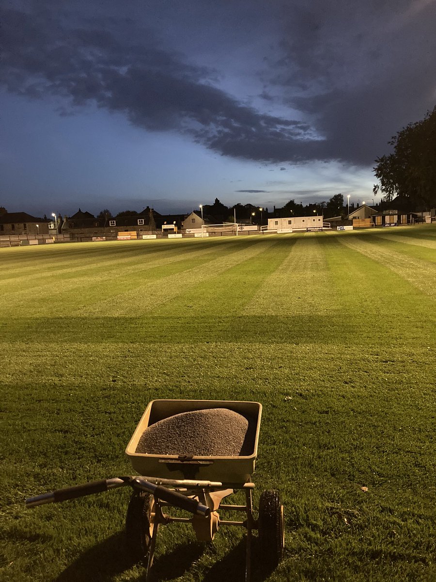 dylan7allan's tweet photo. Was a fine chance to get a feed on last night. Hoping this will help us heading into the colder months ahead 🤞🌱 https://t.co/iMUoGPZGu0