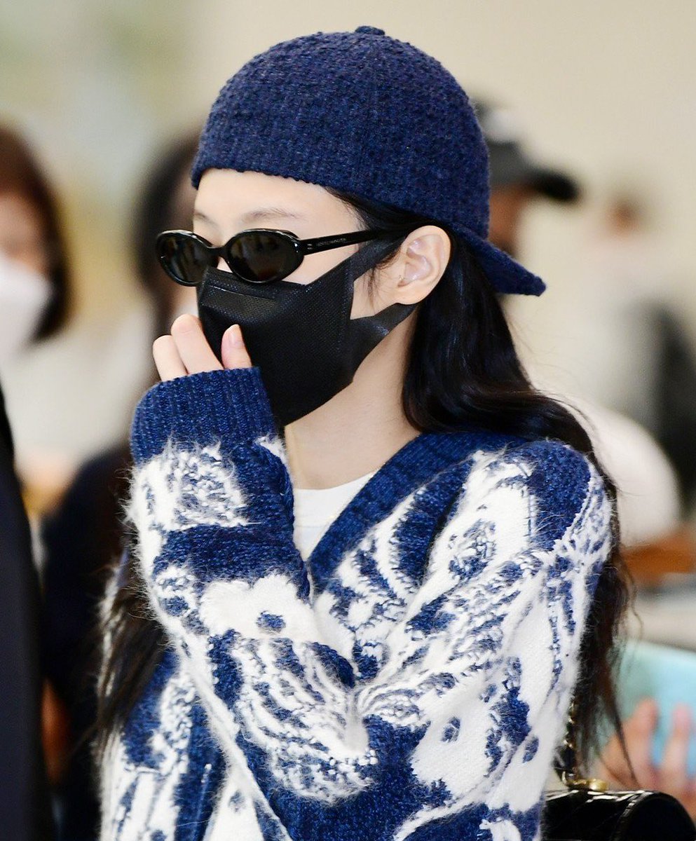 남색으로 모자, 가디건 컬러 맞춘거 귀여워