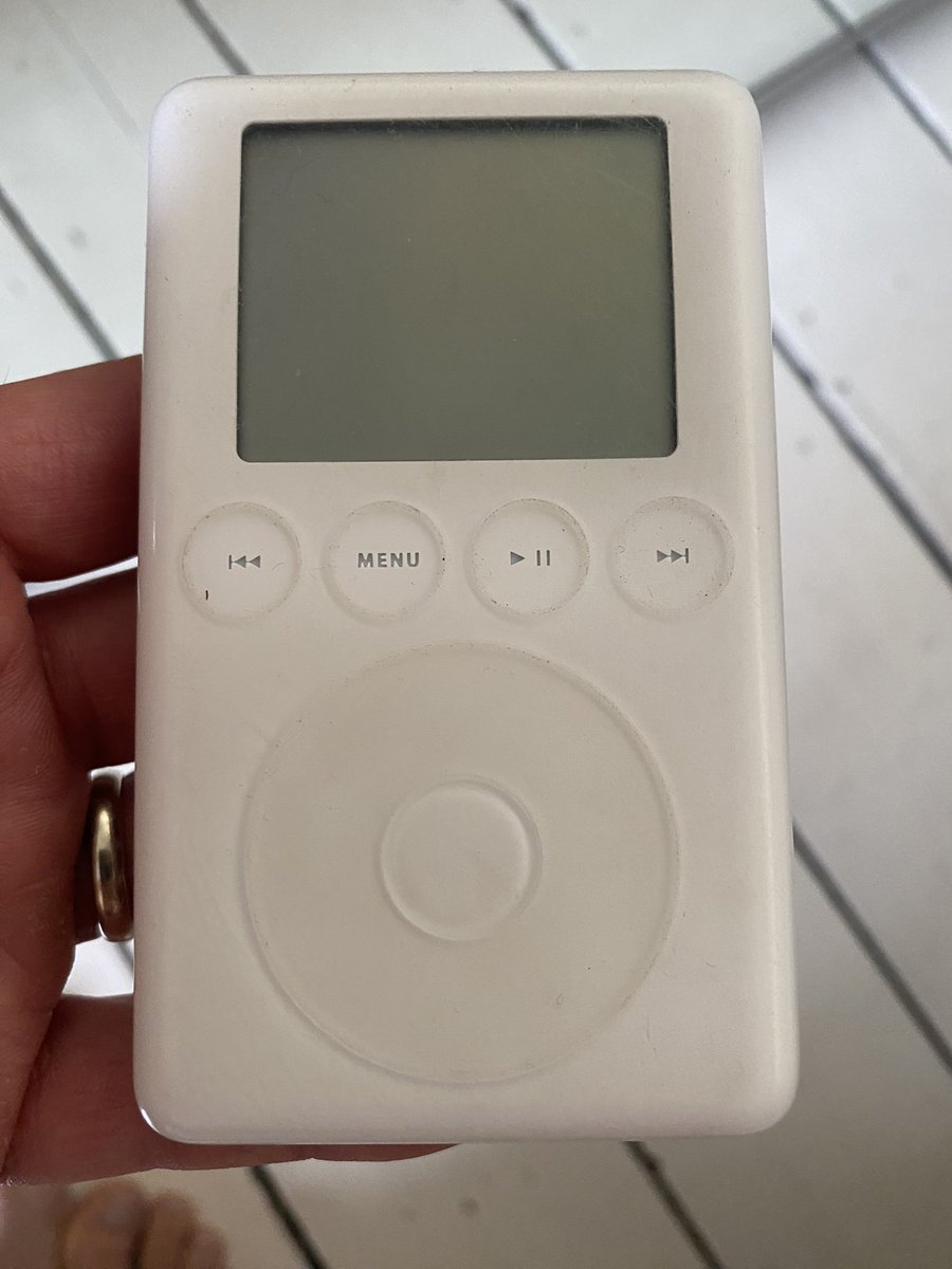lubes's tweet photo. And now to find out if it’s worth trying to restore this artefact. #iPod3rdGen https://t.co/LAN4aGfrI7