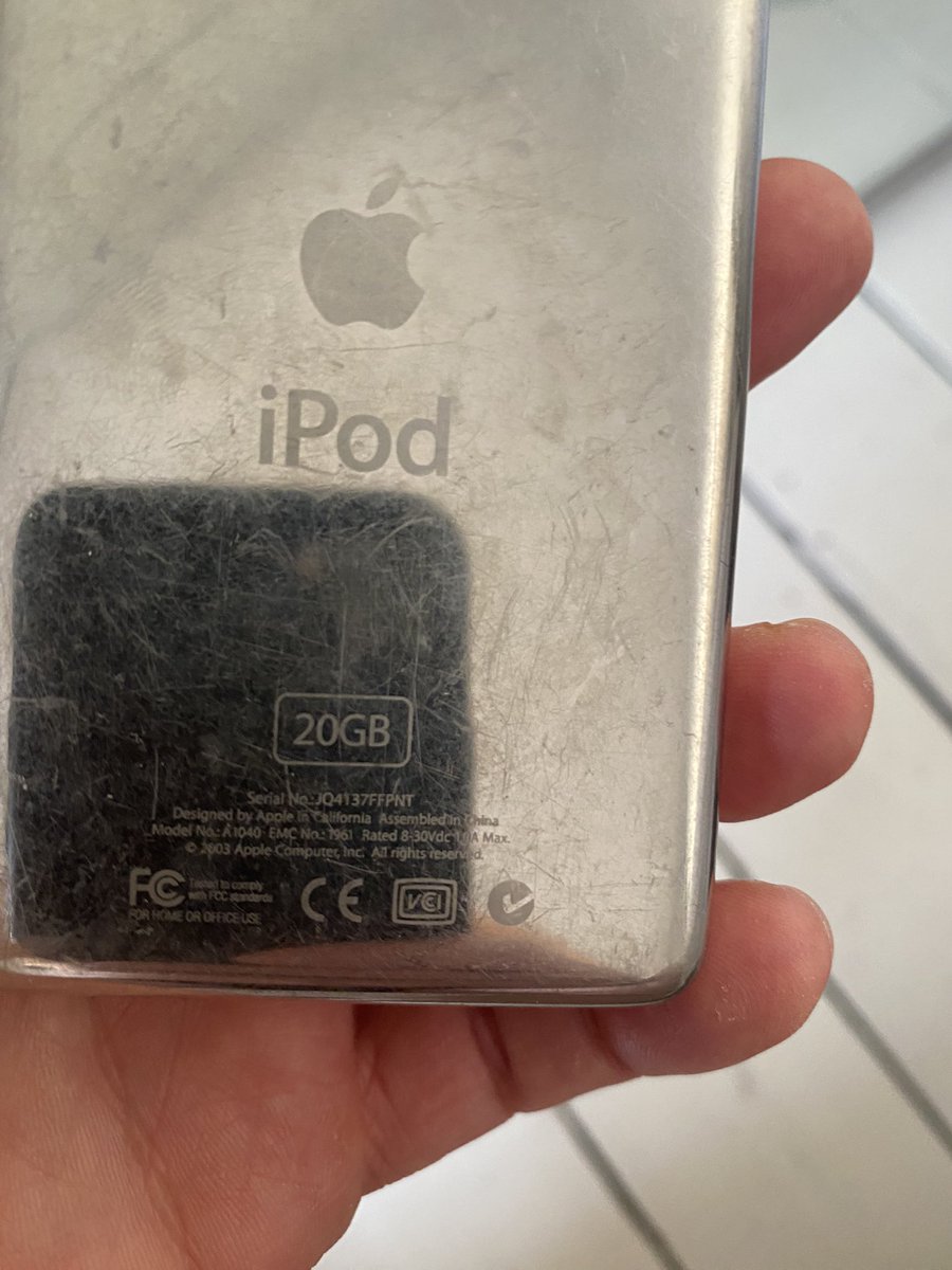 lubes's tweet photo. And now to find out if it’s worth trying to restore this artefact. #iPod3rdGen https://t.co/LAN4aGfrI7