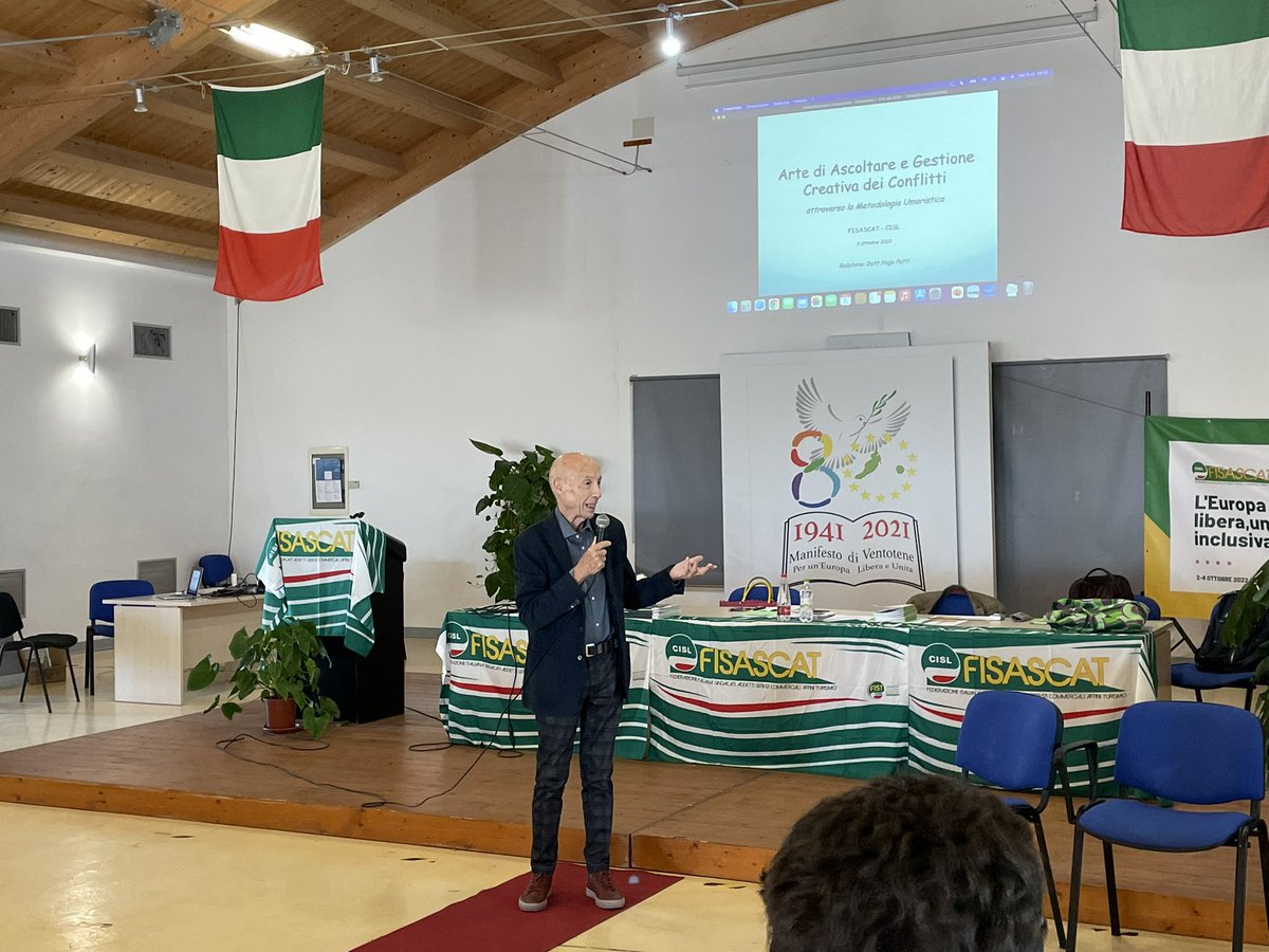 FisascatCisl75's tweet photo. #Formazione Il terzo giorno del campo scuola #FisascatCisl inizia con la lezione tenuta dal dottor Patti Yoga sull’arte di ascoltare e la gestione dei conflitti

Tutte le immagini 👉 https://t.co/Ktr6TVku2X https://t.co/6kUxrnblbd