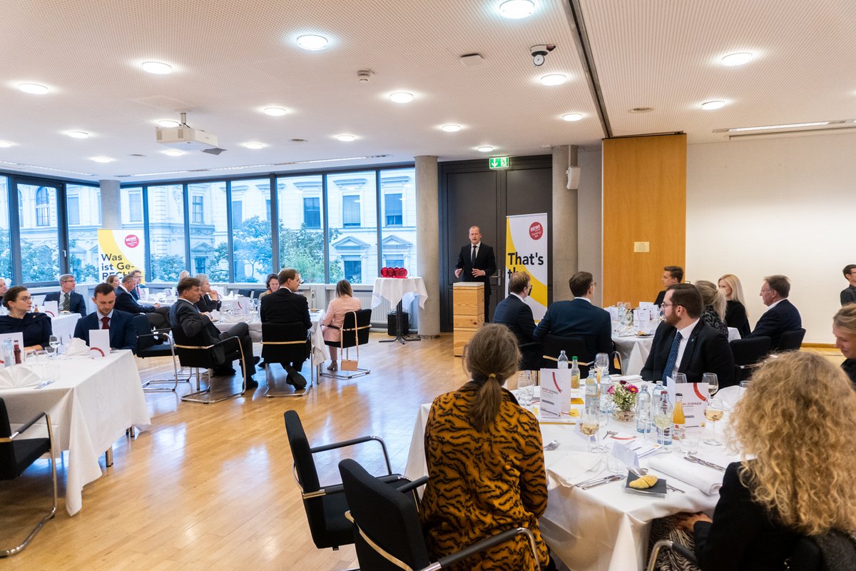 rewiunigraz's tweet photo. Das war unser REWI Dinner für Freundinnen und Freunde der #REWIUniGraz! 🤩
Danke an alle, die diesen schönen Abend mit uns verbracht haben. 🔴

Our REWI Dinner for friends of the #REWIUniGraz!
Thank you all for making this a wonderful evening. 🔴

#universityofgraz #thinkinglaw https://t.co/P4nKi2tlw2