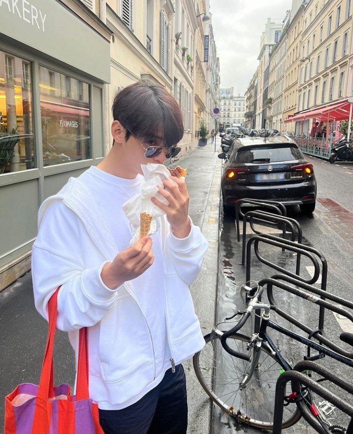 eunwoosgallery's tweet photo. 🍦 #차은우 #CHAEUNWOO https://t.co/6kxHglwXEv