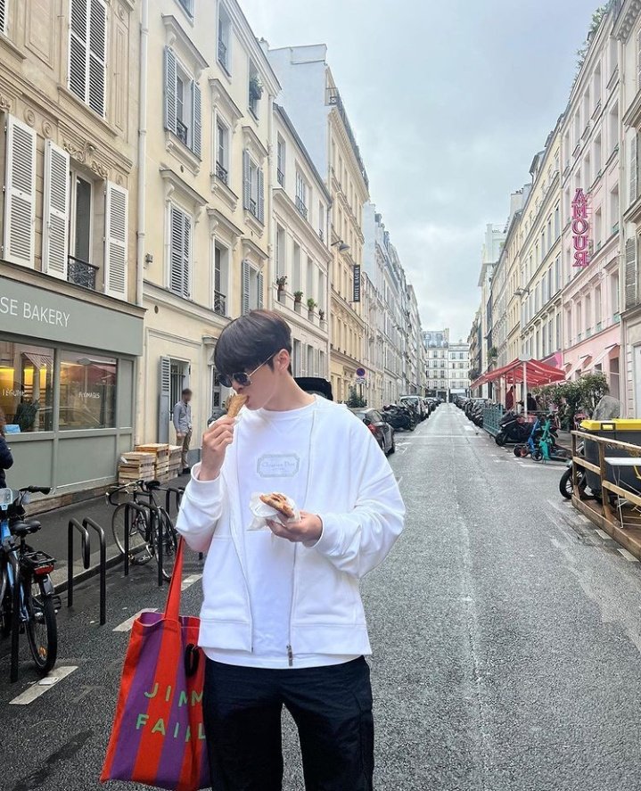 eunwoosgallery's tweet photo. 🍦 #차은우 #CHAEUNWOO https://t.co/6kxHglwXEv