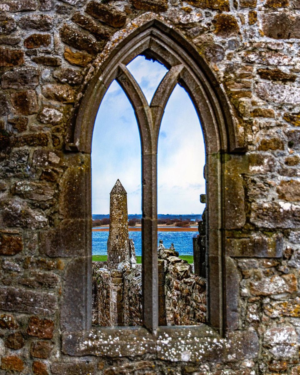 6th century views... 

📍Clonmacnoise, County Offaly

📸 instagram.com/elizabeth.kean…