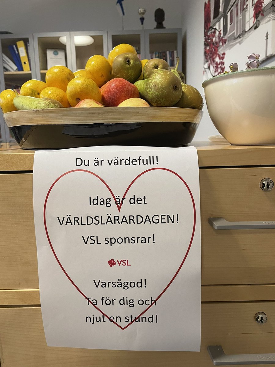 Idag, världslärardagen till ära dyker vi in i vardagen. Vikinga skola, Vasa övningsskola, Åbo akademi och Korsholm på agendan tillsammans med <a href="/IDamlin/">IngerDamlin</a> och @JMWikstrom. Hatten av till alla lärare, vilket fantastiskt jobb ni gör.
#fsl #vivisarvägen