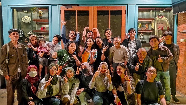 Terima kasih untuk keseruan di akhir bulan Agustus lalu. Bulan ini Malam Puisi Jakarta akan hadir di acara istimewa berkolaborasi dengan teman-teman istimewa untuk sebuah perayaan kebebasan berekspresi!

Kalian sudah siap untuk berpuisi merayakan kebebasan berkespresi?