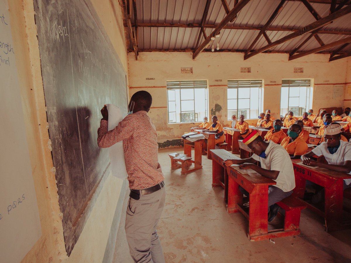 PEASchools's tweet photo. With this year’s theme for #WorldTeachersDay focusing on how the transformation of education begins with teachers, we share insights on how we support school leaders and teachers to drive school and learner-level improvement.  

Read our blog here: https://t.co/JLUmQapCD6 https://t.co/BV6bgk3Y5H