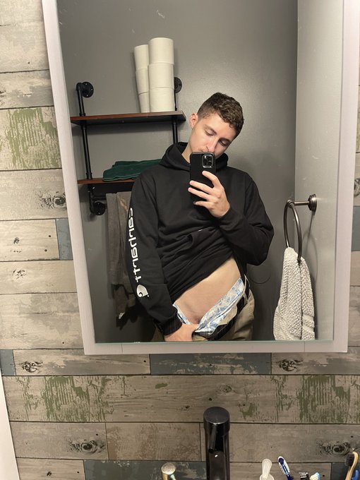 It&rsquo;s sweatshirt season 🙃 https://t.co/K3fZChs2xw<a href="/tag/gameofthrones"class="tags"><span>#gameofthrones</span></a><a href="/tag/tattoo"class="tags"><span>#tattoo</span></a>