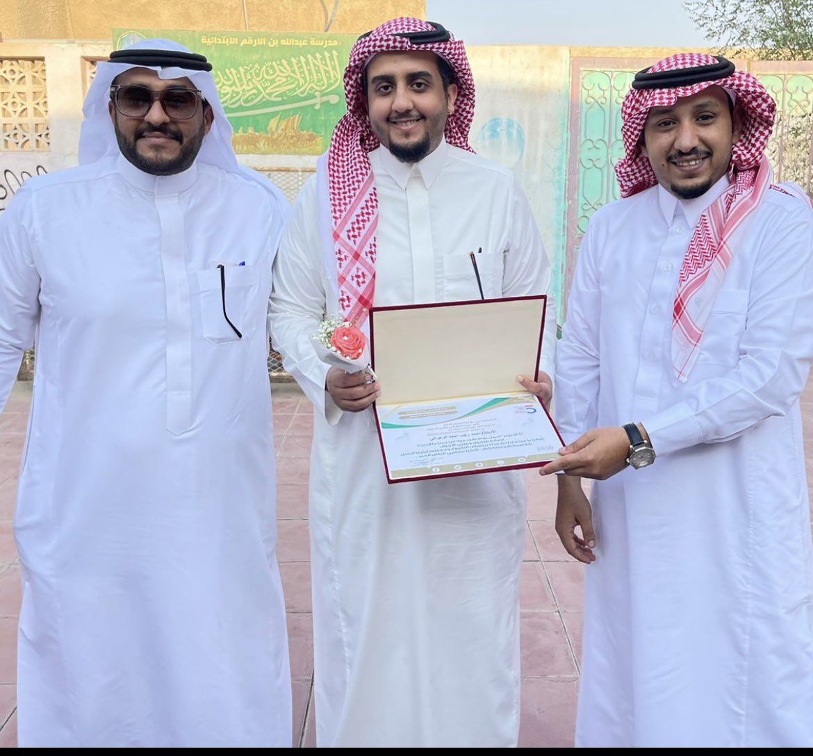 arz913's tweet photo. #يوم_المعلم 🌹🌹 https://t.co/jclkxjUonU