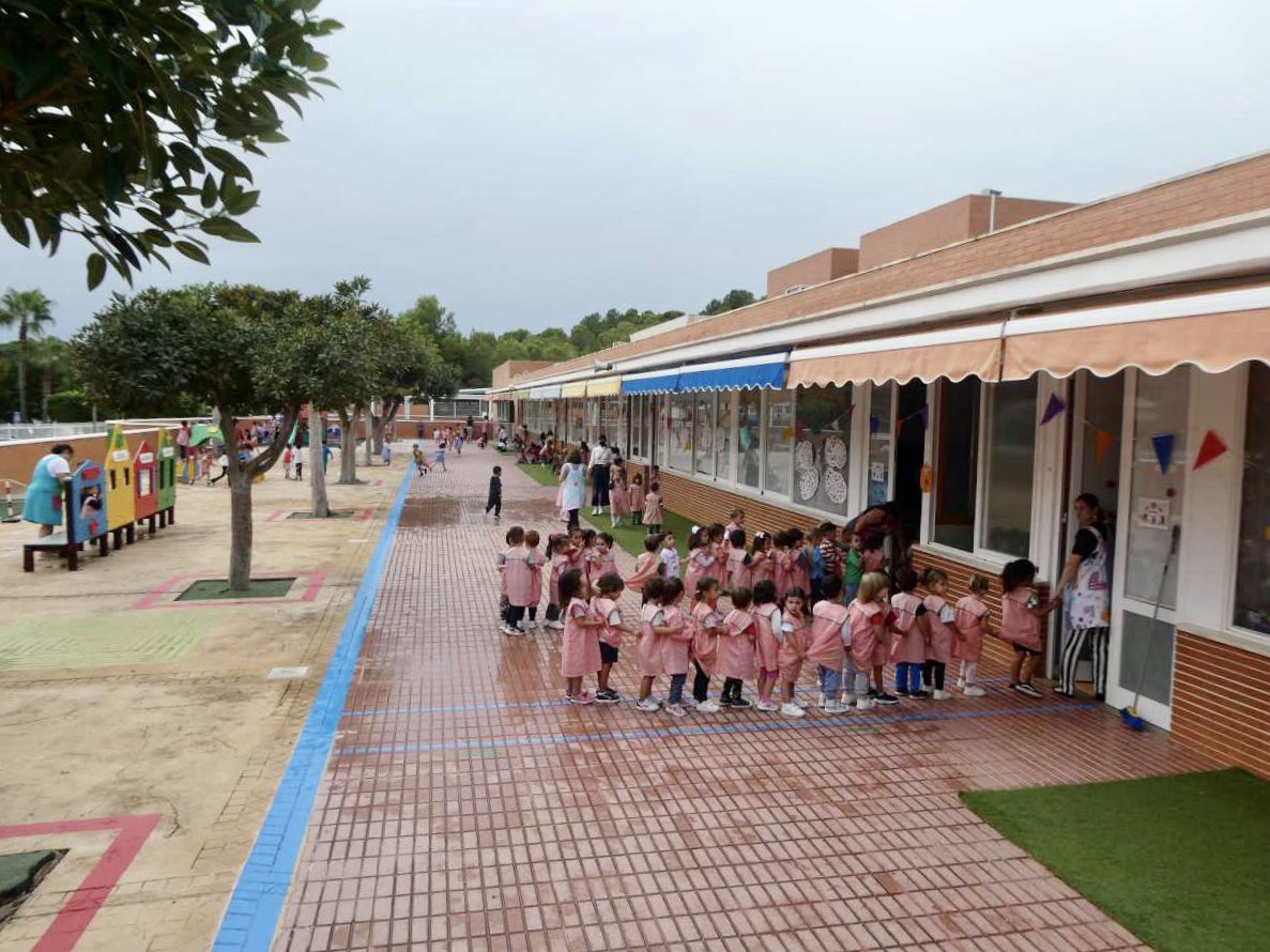 😃La pasada semana finalizaron las últimas actuaciones en el Colegio Público Sant Rafael!
➡️Inversión global de 10.000€💶
✅Trabajamos para intentar que los centros escolares de <a href="/LaNuciaES/">La Nucía</a> estén en las mejores condiciones posibles‼️
#FentPobleFemFutur 
👉🏻 lanucia.es/Actualidad/not…
