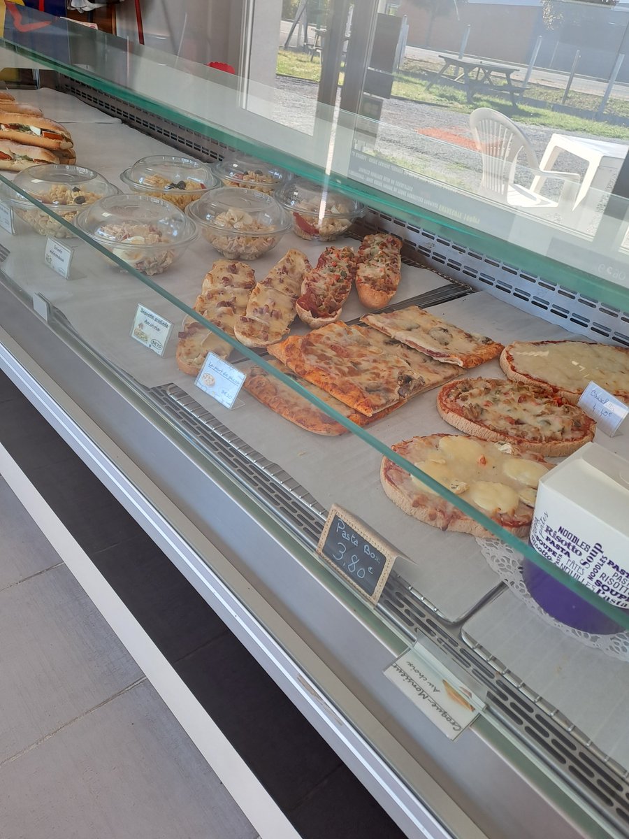 Runpat2's tweet photo. Bonjour à tous mes contacts ici
...je dois arrêter Twitter pour une durée indéterminée..ca bouffe..et j'ai été confronté à bien des déceptions et soucis..merci de retwitter...et de l'amitié de beaucoup d'entre vous...à plus tard..j'espère...Runpat2. 🥰🥰😀😀 https://t.co/6F4gqRf50v