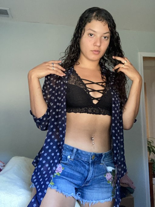 I'm so pretty &macr;\_(ツ)_/&macr; its wack https://t.co/srA6RcrqIR<a href="/tag/findom"class="tags"><span>#findom</span></a>