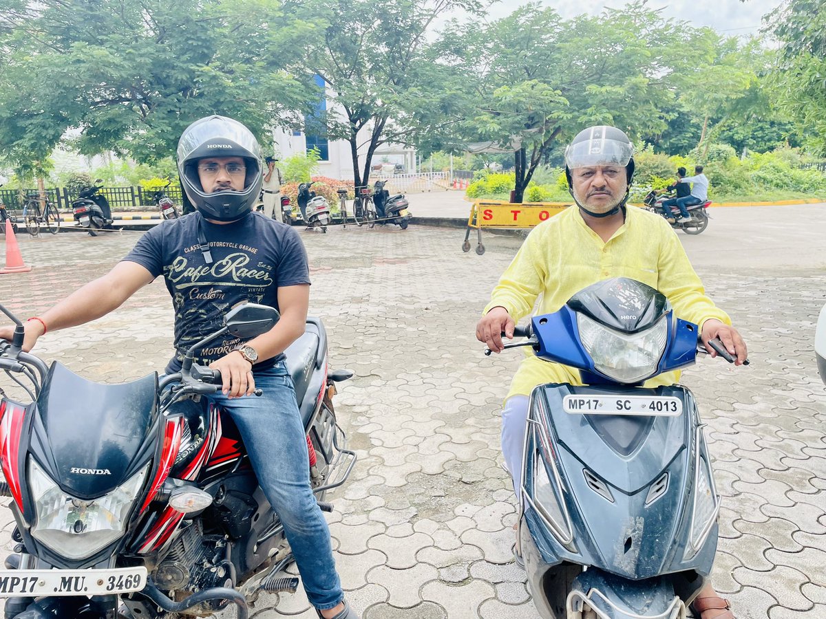 ParamjeetDang's tweet photo. #हेलमेट_जागरूक_बाइक_रैली

आज दिनांक 05/10/2022 को जिला प्रशासन रीवा द्वारा आयोजित हेलमेट जागरुकता बाइक रैली को आदरणीय जिला कलेक्टर महोदय श्री मनोज पुष्प जी एवं आदरणीय पुलिस कप्तान महोदय श्री नवनीत भसीन जी के मार्गदर्शन में हरी झंडी दिखाकर रवाना किया। https://t.co/UXGpIOI1Rk