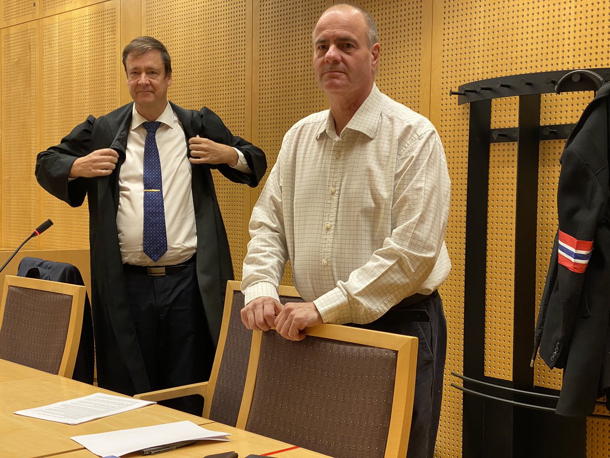 FilterNyheter's tweet photo. SIAN-leder Lars Thorsen forklarer seg i dag i Oslo tingrett, tiltalt for vold, skadeverk og deling av krenkende video.🧵 https://t.co/uAlaJ29WRz