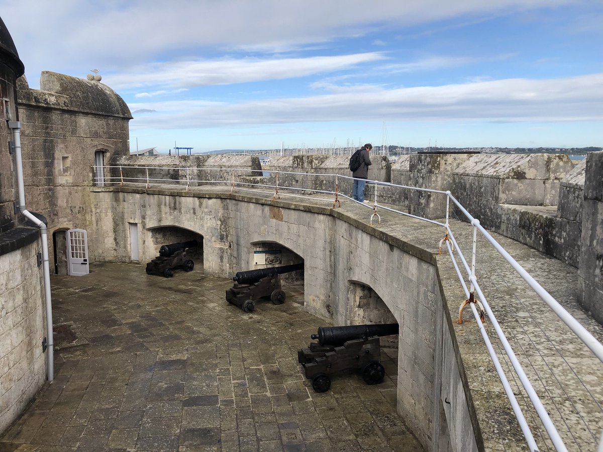 GiselleKiraly's tweet photo. #PortlandCastle is one of Henry VIII’s forts built in the 1540s to protect England from French and Spanish invasion. The gun platform used to be 2 floors, and the men would sleep right behind their stations. Not a restful sleep! @EnglishHeritage https://t.co/kblwU4c07L