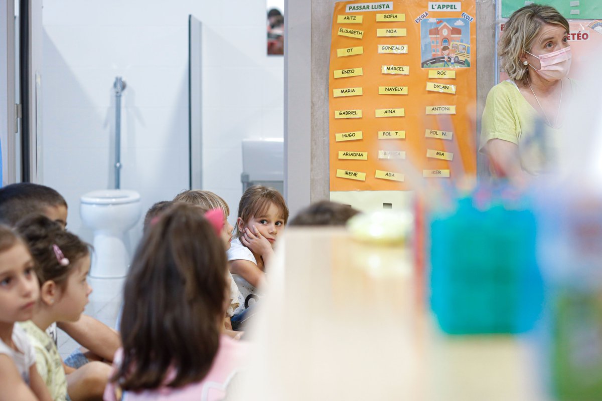 Avui és el Dia mundial dels docents, enguany sota el tema "La transformació de l’educació comença pel professorat". Com apunta l'<a href="/UNESCO/">UNESCO 🏛️ #Education #Sciences #Culture 🇺🇳</a>, "garantir-los condicions laborals dignes i oportunitats de desenvolupament professional permeten construir sistemes educatius més resilients".
