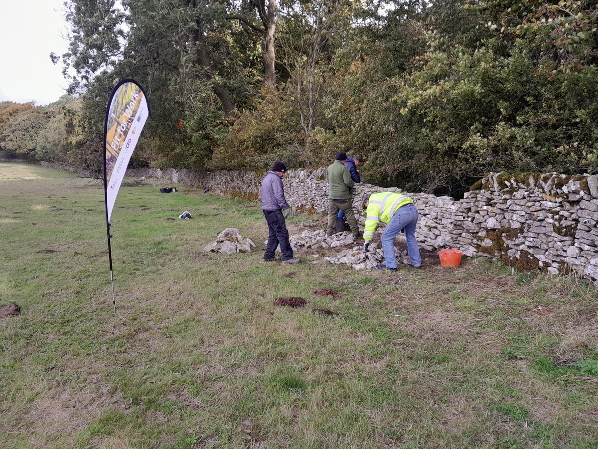 fitforwork1's tweet photo. Group out #walling near Arbor Low with @PeakPark_PPCV @peakdistrict #CFO3 #WhereTheyAre @Ingeus_uk @IngeusUK @co_financing @hmpps #landscapetherapy #newskills @DefraGovUK #conservation #Derbyshire https://t.co/RGknTaMWom