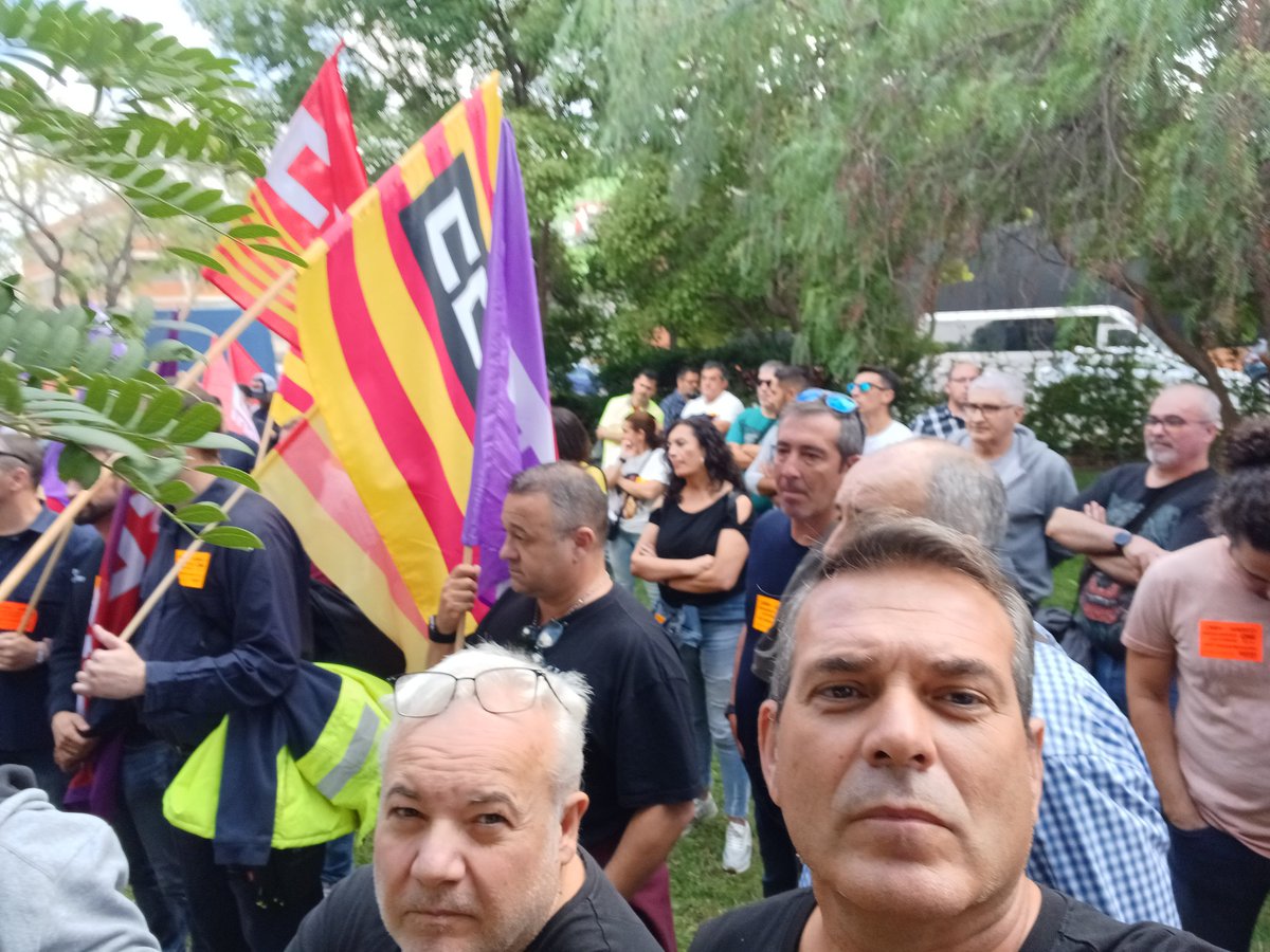 Juanky14Abril's tweet photo. Apoyando la reivindicación #readmision #NoaLarepresionsindical de los despidos en #Cobra @VINCI https://t.co/E4mxofXpx9