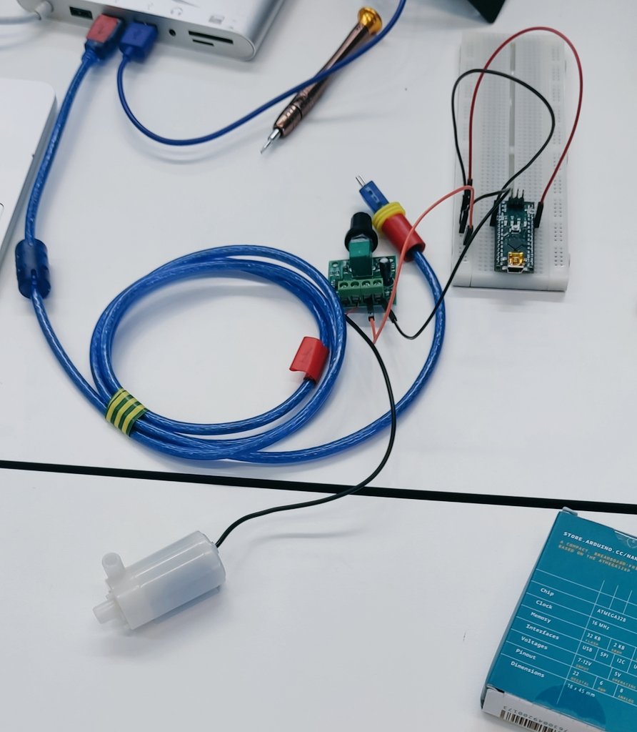 A__Lopes_'s tweet photo. Open Electronics workshop by @embedded_sergey at @SEBiology #SEBECR https://t.co/NVsWjgSnIc
