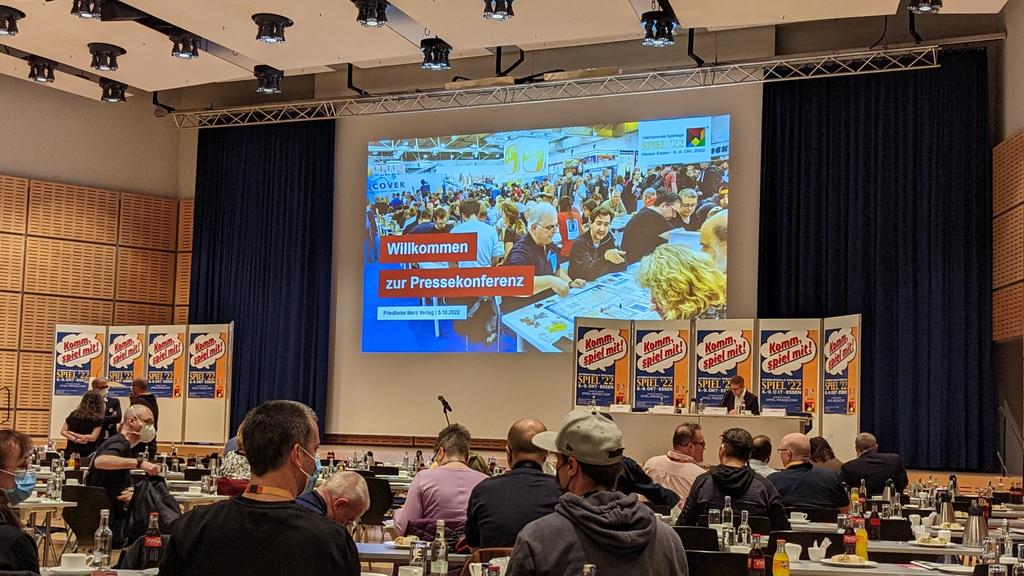 KaiFrerich's tweet photo. Gleich geht sie los, die Pressekonferenz zur #SPIEL2022. Der berichterstattende Schelmenpressevertreter ist vor Ort. Die Vorfreude steigt! https://t.co/UbC4rSAjBO