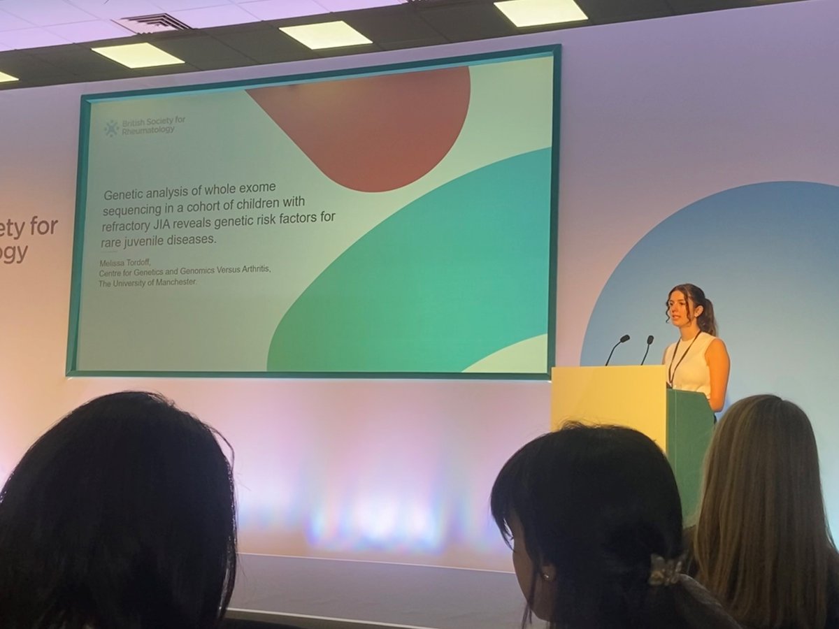 CLUSTER_Tweet's tweet photo. It's been a busy few weeks for CLUSTER at conferences! 
Here's Melissa and Lucy giving fantastic talks at #BSR #PARC22 last week 🥳 
@melissa_tordoff  @WedderburnGroup https://t.co/yldGvQiwV9