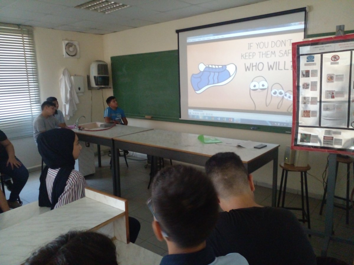 TahaniDandashli's tweet photo. Safety comes first! 
To work in the lab, grade 7 are learning about lab safety rules first. 
Happening now👩🏻‍🔬
#lab_work
@SihamNoueiry @MakassedSaida https://t.co/0kT9sEdd8z